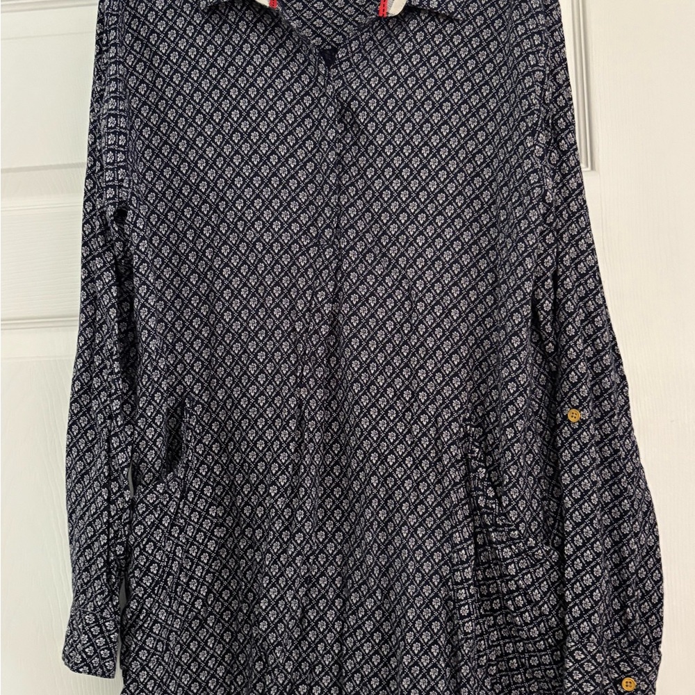Liza Byrd Navy and White Geometric Button-Front Blouse